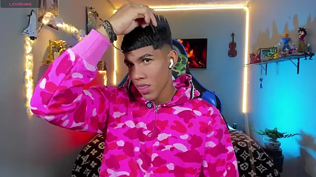 Snapshot of Damian_latinxxx chatting on July 23, 2026, 9:06 am Damian latinxxx online show from July 23, 2026, 9:06 am
