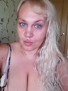 IsabellaBoni online show from October 6, 2025, 7:09 am