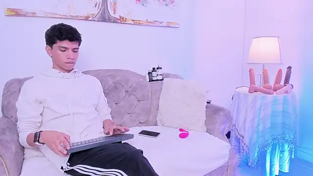 Santy carrington online show from April 13, 2026, 1:59 pm