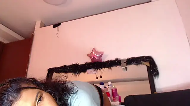 Snapshot of DaniBoom12 chatting on February 18, 2025, 1:54 am DaniBoom12 online show from February 18, 2025, 1:54 am