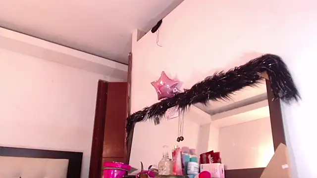 Snapshot of DaniBoom12 chatting on February 14, 2025, 2:12 pm DaniBoom12 online show from February 14, 2025, 2:12 pm