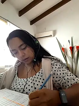 Snapshot of MarianaByanchi chatting on March 19, 2025, 4:45 pm MarianaByanchi online show from March 19, 2025, 4:45 pm