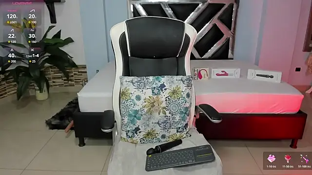 EroticAzir online show from November 19, 2025, 3:39 am