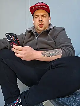 PupW0lfy online show from March 19, 2025, 11:17 am