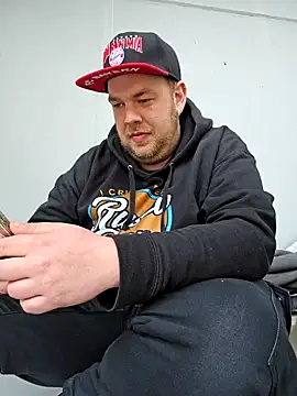 PupW0lfy online show from February 10, 2025, 11:36 am