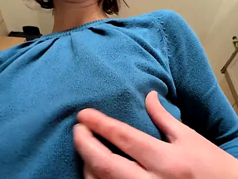 Snapshot of Milky_hairy_mommy chatting on October 2, 2025, 8:50 am Milky hairy mommy online show from October 2, 2025, 8:50 am