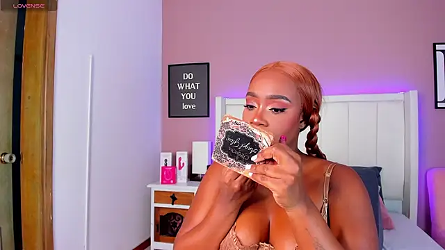 Britanymooree online show from September 27, 2025, 6:47 pm