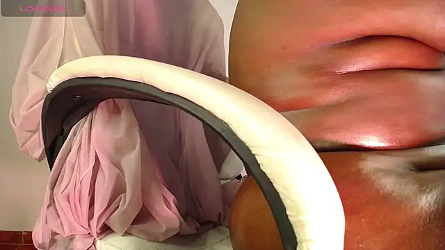 Britanymooree online show from February 8, 2025, 6:43 am