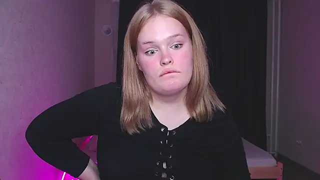 rozzhaos8 online show from March 11, 2025, 7:47 pm