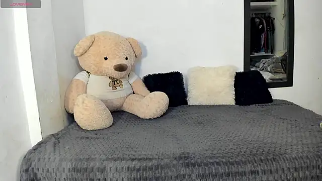 LittleParker online show from November 7, 2025, 12:21 pm