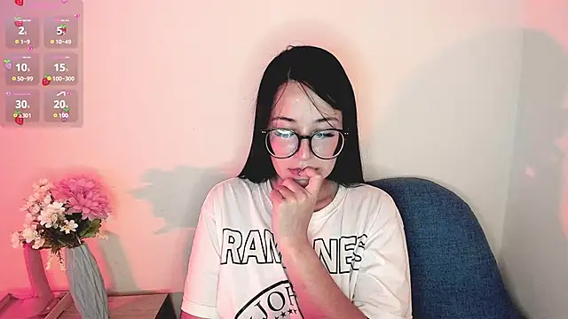 Snapshot of lovely__martina chatting on November 21, 2025, 12:09 am lovely martina online show from November 21, 2025, 12:09 am