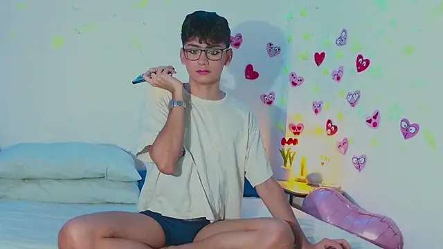 Snapshot of arnold_laurent_ chatting on February 15, 2025, 8:23 pm arnold laurent online show from February 15, 2025, 8:23 pm