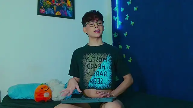 Snapshot of arnold_laurent_ chatting on October 22, 2025, 7:19 am arnold laurent online show from October 22, 2025, 7:19 am