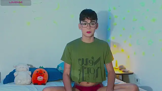 Snapshot of arnold_laurent_ chatting on March 17, 2025, 9:57 pm arnold laurent online show from March 17, 2025, 9:57 pm