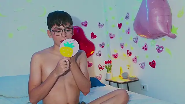 Snapshot of arnold_laurent_ chatting on February 14, 2025, 1:13 am arnold laurent online show from February 14, 2025, 1:13 am