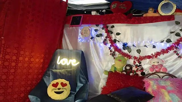 andreu mature online show from March 22, 2025, 11:42 am