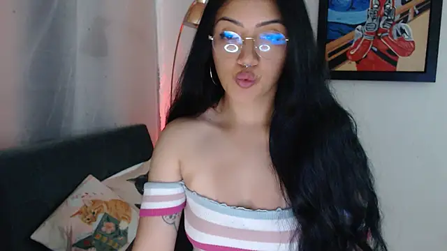 Snapshot of Suzanne_abbey chatting on May 30, 2026, 1:12 am Suzanne abbey online show from May 30, 2026, 1:12 am