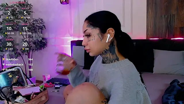 CreamyInkky  online show from November 9, 2025, 7:01 am