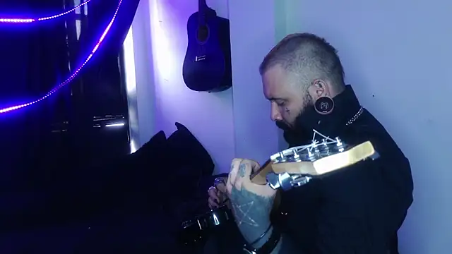 darkclothes online show from December 24, 2024, 3:05 pm