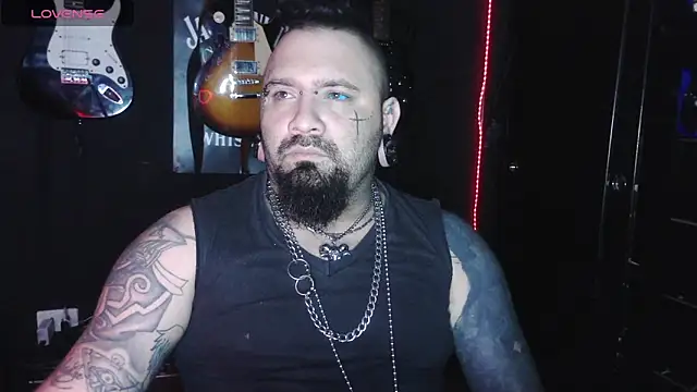 darkclothes online show from December 2, 2025, 6:15 am