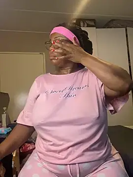 Nomthie online show from December 4, 2025, 4:11 am