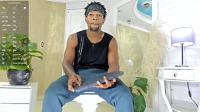 Snapshot of RicoBrown777_ chatting on April 24, 2026, 3:52 am RicoBrown777 online show from April 24, 2026, 3:52 am