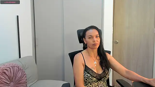 Evawalker  online show from October 11, 2025, 12:55 am