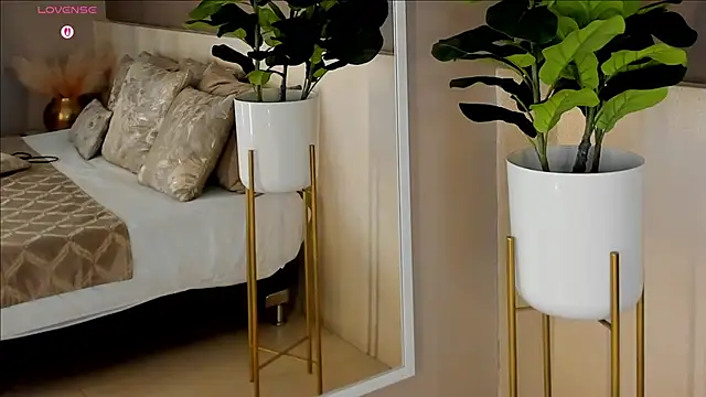 AylinMillerxs online show from September 16, 2025, 7:37 pm