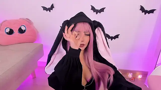 misspaulinaa online show from October 18, 2025, 2:57 am