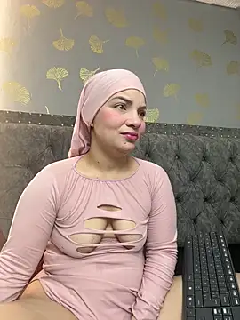 Layla kaderr online show from April 14, 2026, 11:21 pm