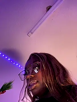 Snapshot of LillShayy chatting on December 18, 2025, 6:29 am LillShayy online show from December 18, 2025, 6:29 am