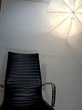 Michelle Brito1 online show from March 12, 2025, 7:04 pm