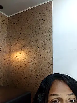 Michelle Brito1 online show from March 17, 2025, 1:18 pm