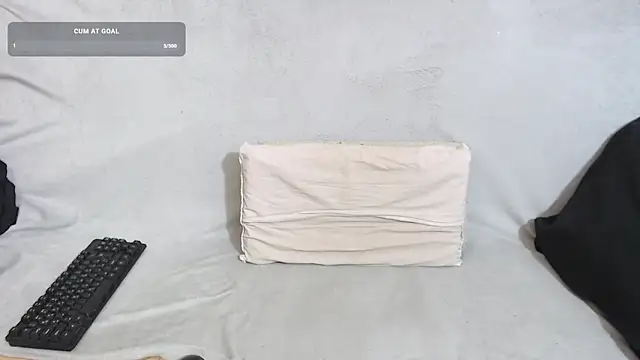 qustci-couple online show from March 13, 2025, 5:18 pm