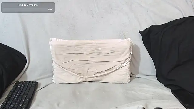 qustci-couple online show from March 9, 2025, 8:42 pm