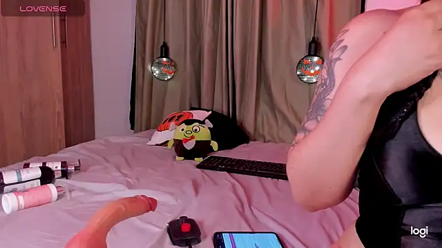 LilyRobertts online show from October 26, 2025, 2:56 am