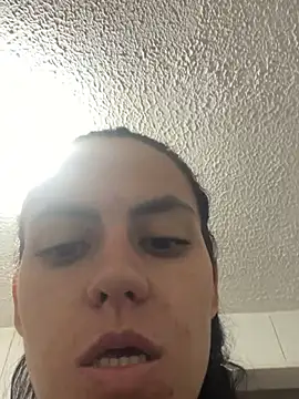 karolainvalentina online show from February 6, 2026, 11:23 pm