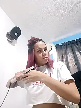 karolainvalentina online show from March 13, 2025, 5:18 pm