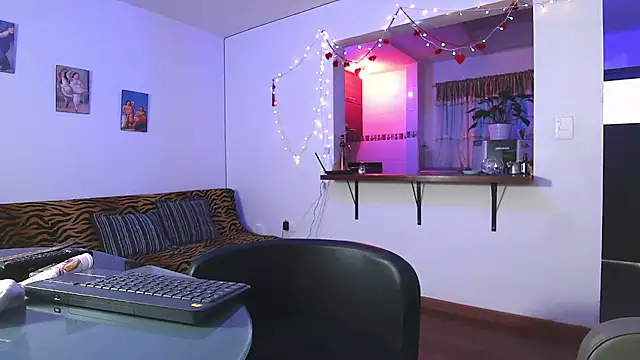 Maria fernandaxxx  online show from February 25, 2025, 2:37 pm