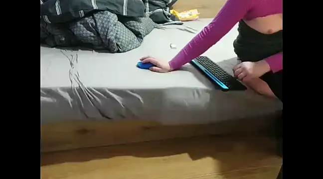 eblata04 online show from March 1, 2025, 9:04 pm