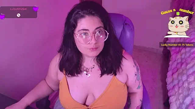 Snapshot of Azamy-12 chatting on November 3, 2025, 4:39 am Azamy-12 online show from November 3, 2025, 4:39 am