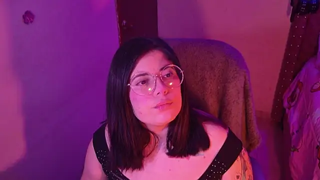 Snapshot of Azamy-12 chatting on October 7, 2025, 5:52 am Azamy-12 online show from October 7, 2025, 5:52 am