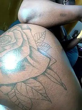 Hugemassivebootie online show from November 21, 2025, 11:31 am