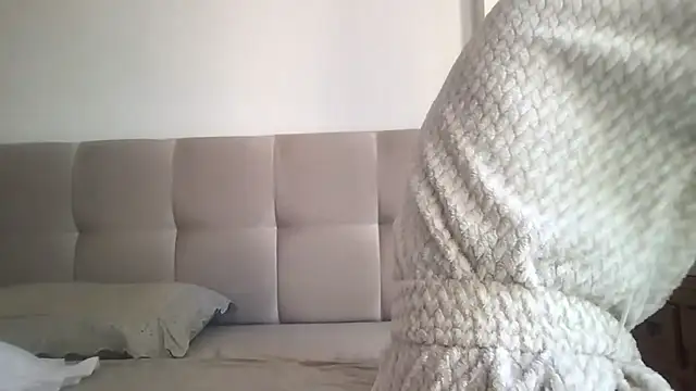 paolajonez online show from September 15, 2025, 6:52 pm