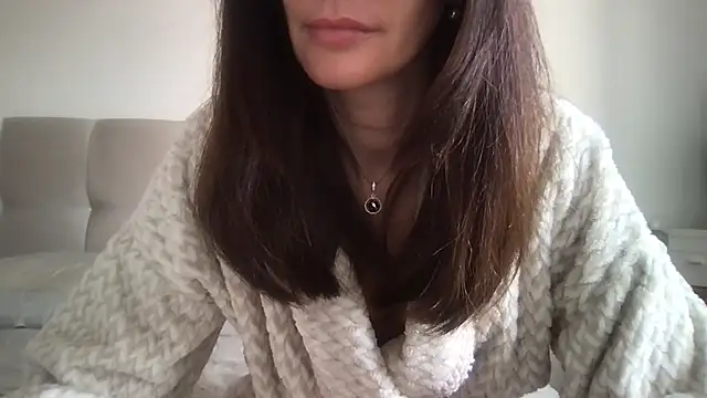 paolajonez online show from September 17, 2025, 5:37 pm