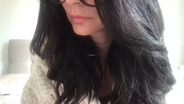 paolajonez online show from November 20, 2025, 1:01 pm