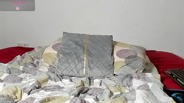 laurasommer online show from October 19, 2025, 5:37 pm