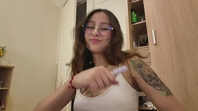 juanasnz99 online show from March 12, 2025, 4:19 am