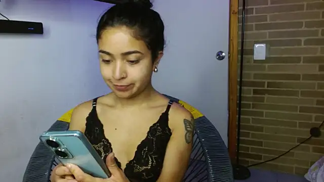 helenacyruss online show from November 7, 2025, 3:05 pm