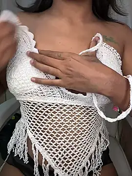 LeisyXO online show from February 8, 2025, 10:40 pm